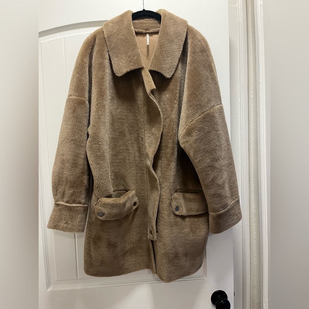 Free People Teddy Coat; EUC; Size M
